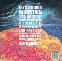 Alan Hovhaness: Mysterious Mountain, Lousadzak; Lou Harrison: Elegiac Symphony von Dennis Russell Davies