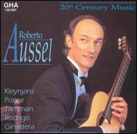 Plays 20th Century Music von Roberto Aussel