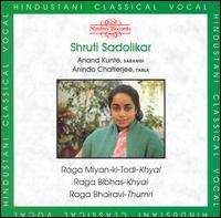 Raga Miyan-Ki-Todi/Raga Bibhas/Raga Bhairavi von Shruti Sadolikar