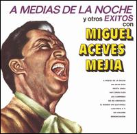 A Medias de la Noche y Otros Exitos von Miguel Aceves Mejia