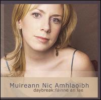 Daybreak: Fáinne an Lae von Muireann Nic Amhlaoibh