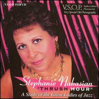 Thrush Hour: A Study of the Great Ladies of Jazz von Stephanie Nakasian